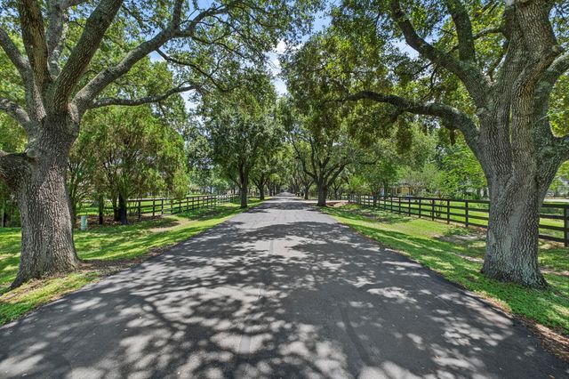43 E Kitty Hawk Street, Richmond, TX 77406