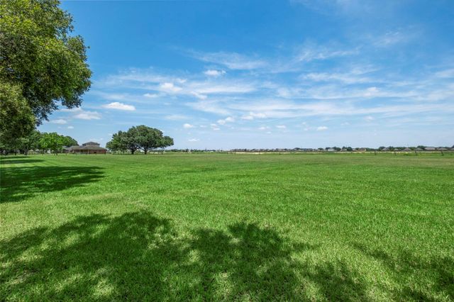 43 E Kitty Hawk Street, Richmond, TX 77406