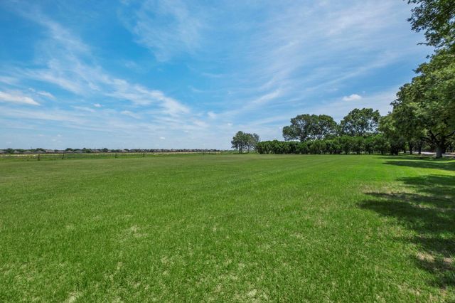 43 E Kitty Hawk Street, Richmond, TX 77406