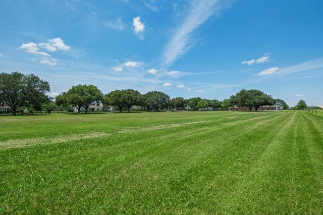 43 E Kitty Hawk Street, Richmond, TX 77406