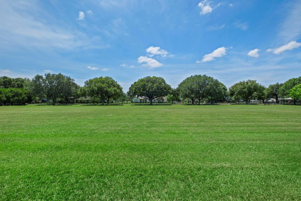 43 E Kitty Hawk Street, Richmond, TX 77406