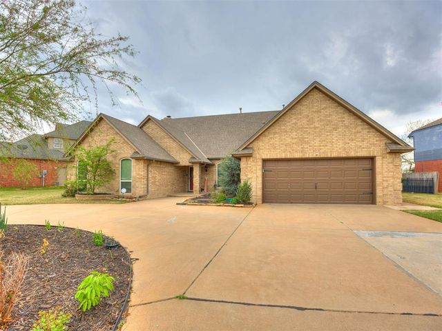 6901 N Waterwood Way, Warr Acres, OK 73132
