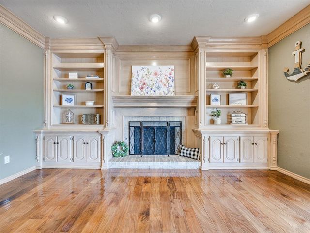 6901 N Waterwood Way, Warr Acres, OK 73132