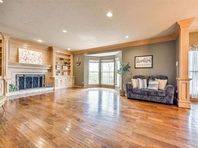 6901 N Waterwood Way, Warr Acres, OK 73132