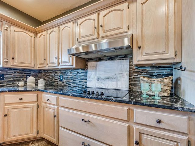 6901 N Waterwood Way, Warr Acres, OK 73132