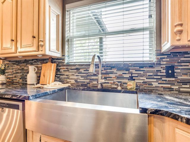 6901 N Waterwood Way, Warr Acres, OK 73132