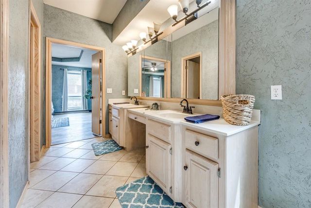 6901 N Waterwood Way, Warr Acres, OK 73132