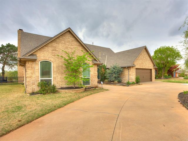 6901 N Waterwood Way, Warr Acres, OK 73132