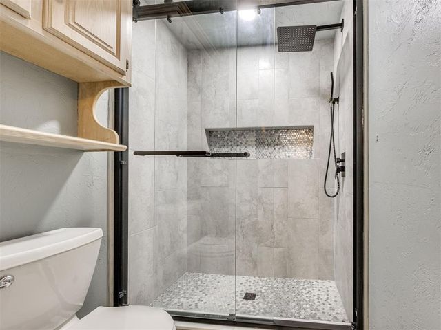 6901 N Waterwood Way, Warr Acres, OK 73132