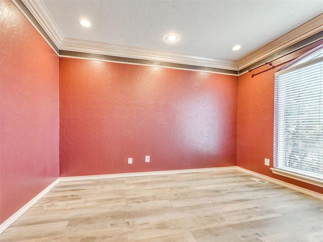 6901 N Waterwood Way, Warr Acres, OK 73132