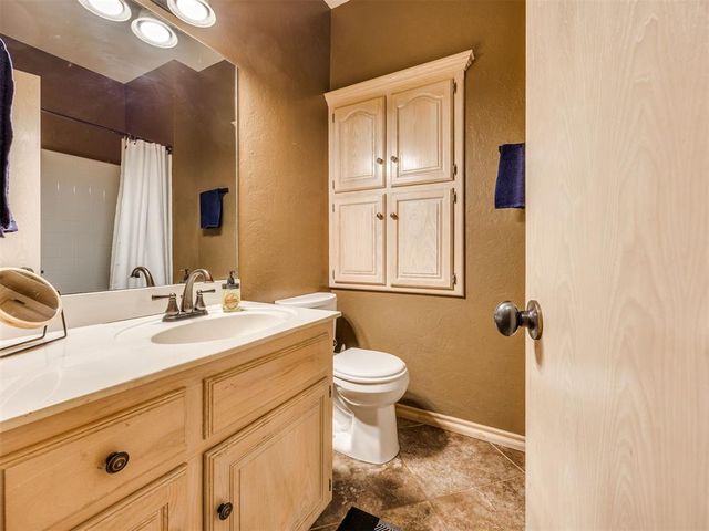 6901 N Waterwood Way, Warr Acres, OK 73132