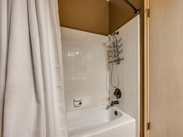 6901 N Waterwood Way, Warr Acres, OK 73132