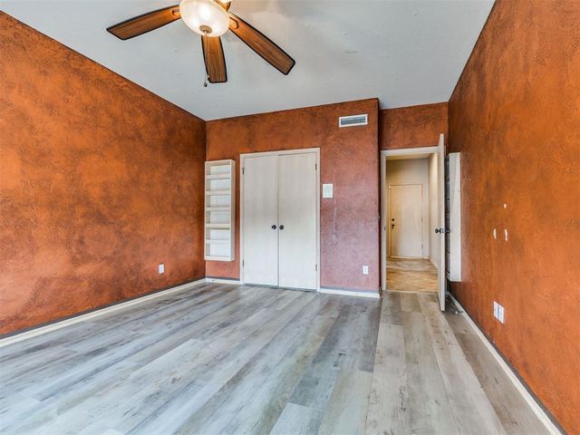 6901 N Waterwood Way, Warr Acres, OK 73132