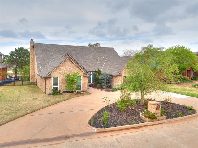 6901 N Waterwood Way, Warr Acres, OK 73132