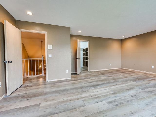 6901 N Waterwood Way, Warr Acres, OK 73132