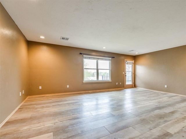 6901 N Waterwood Way, Warr Acres, OK 73132