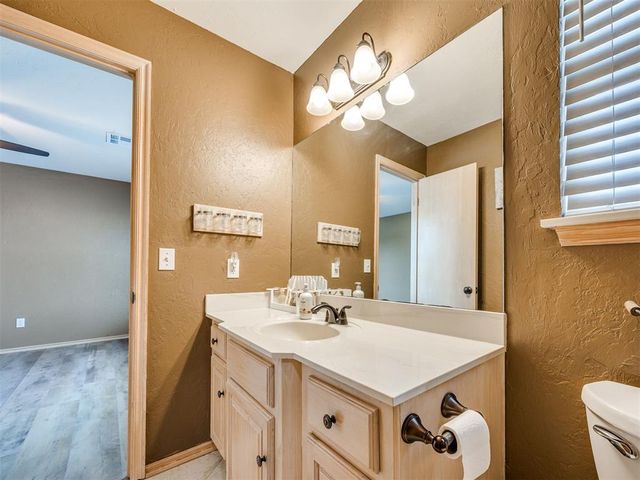 6901 N Waterwood Way, Warr Acres, OK 73132