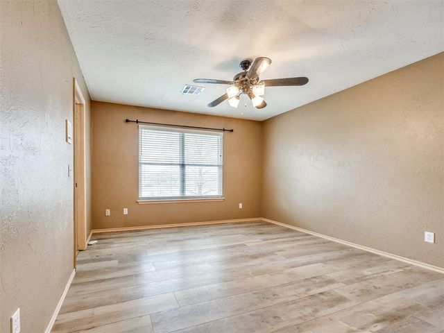 6901 N Waterwood Way, Warr Acres, OK 73132