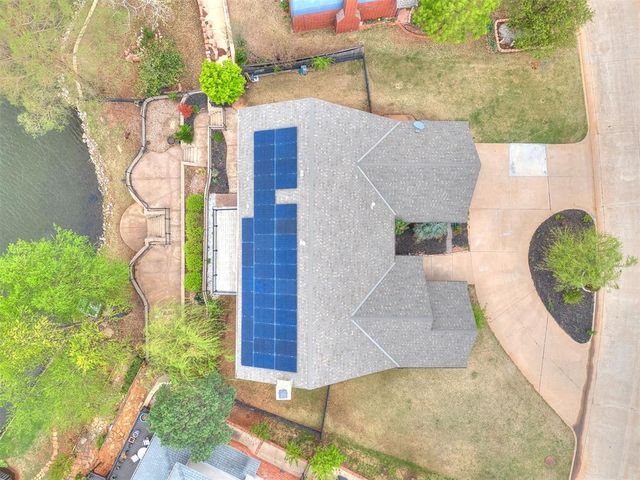 6901 N Waterwood Way, Warr Acres, OK 73132