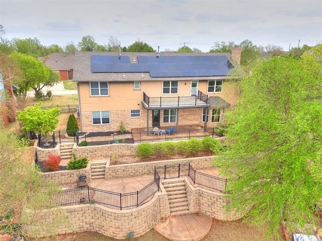 6901 N Waterwood Way, Warr Acres, OK 73132