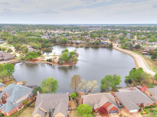 6901 N Waterwood Way, Warr Acres, OK 73132