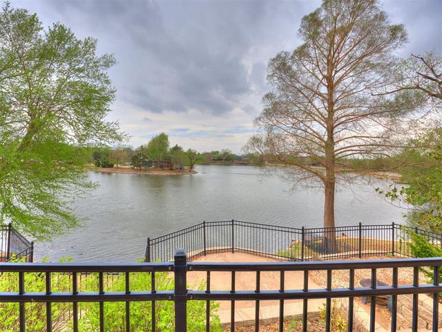 6901 N Waterwood Way, Warr Acres, OK 73132