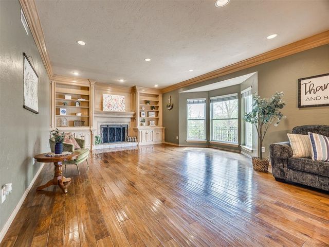 6901 N Waterwood Way, Warr Acres, OK 73132