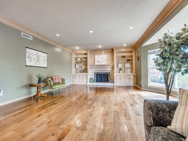 6901 N Waterwood Way, Warr Acres, OK 73132