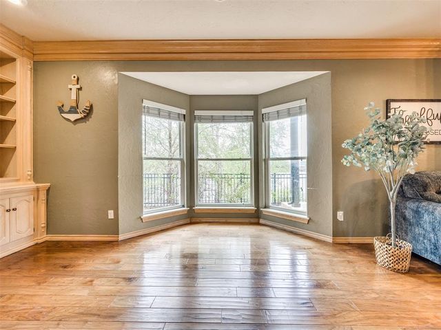 6901 N Waterwood Way, Warr Acres, OK 73132