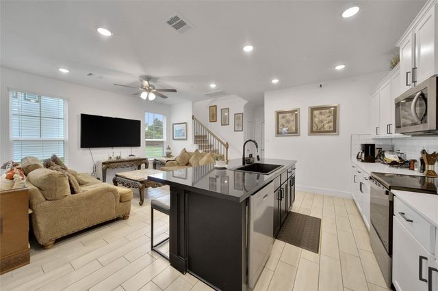 2203 Seven Oaks Boulevard, Tomball, TX 77375