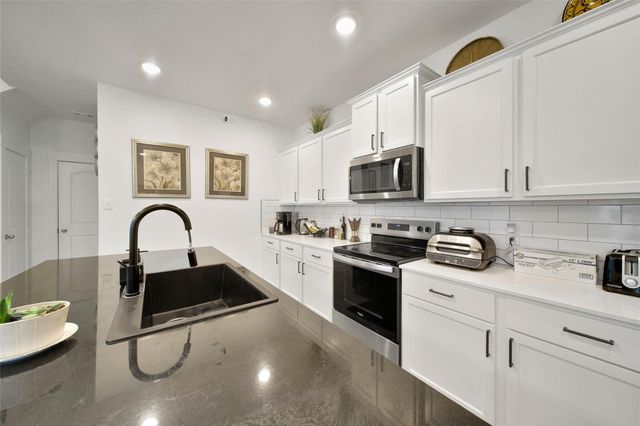 2203 Seven Oaks Boulevard, Tomball, TX 77375