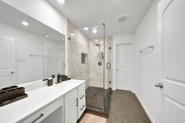 2203 Seven Oaks Boulevard, Tomball, TX 77375