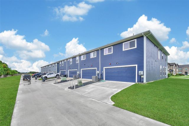 2203 Seven Oaks Boulevard, Tomball, TX 77375