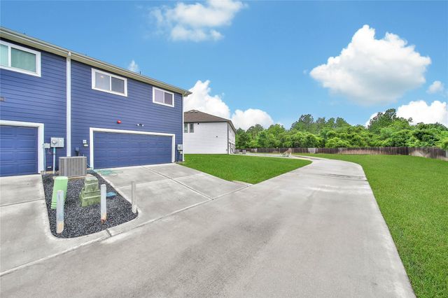 2203 Seven Oaks Boulevard, Tomball, TX 77375