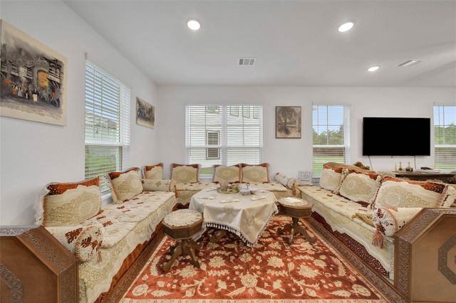 2203 Seven Oaks Boulevard, Tomball, TX 77375