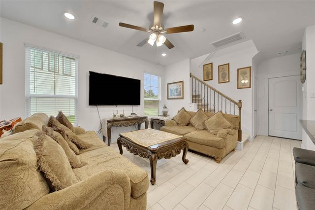 2203 Seven Oaks Boulevard, Tomball, TX 77375