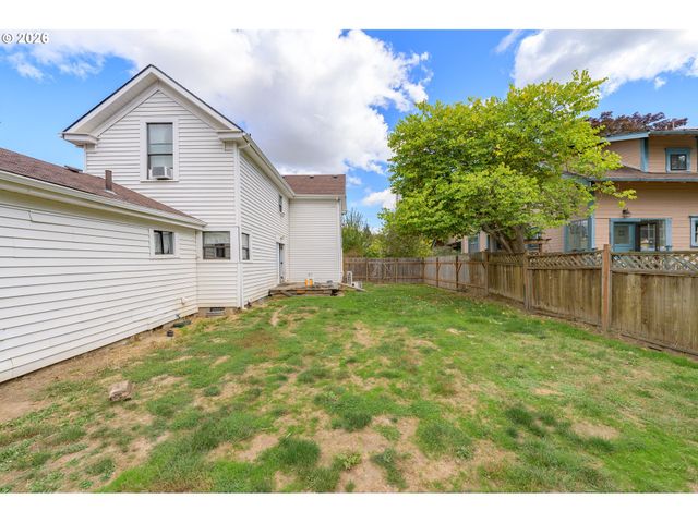 835 Nw YAMHILL St, Mc Minnville, OR 97128