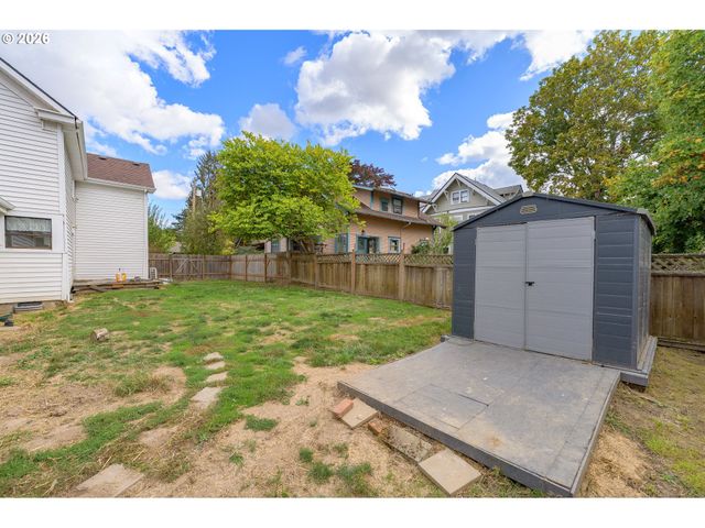 835 Nw YAMHILL St, Mc Minnville, OR 97128