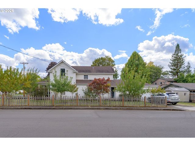 835 Nw YAMHILL St, Mc Minnville, OR 97128