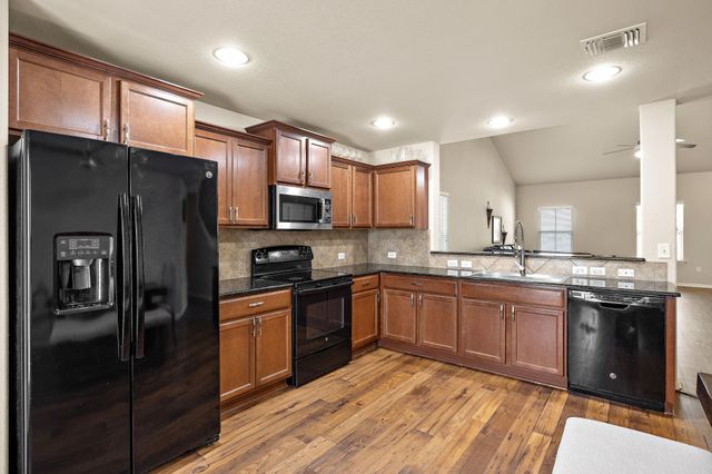 605 San Antonio Riverwalk WALK, Hutto, TX 78634