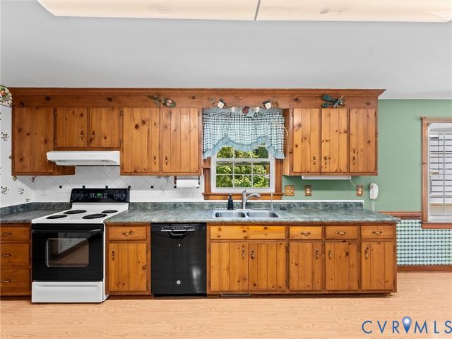 3524 Ludgate Rd, Chester, VA 23831
