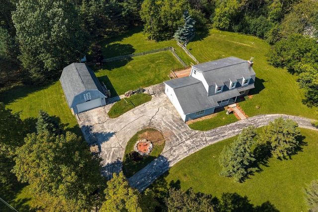 1582 Edgewater COURT, Grafton, WI 53024