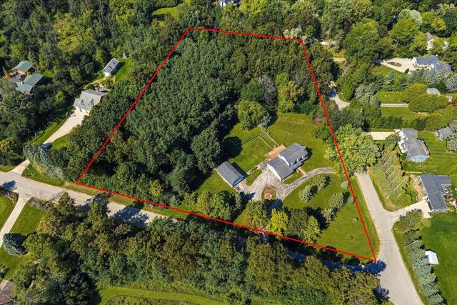 1582 Edgewater COURT, Grafton, WI 53024