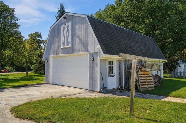 1582 Edgewater COURT, Grafton, WI 53024