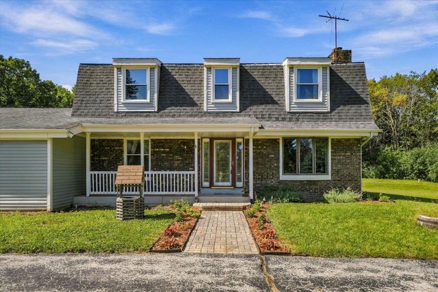 1582 Edgewater COURT, Grafton, WI 53024