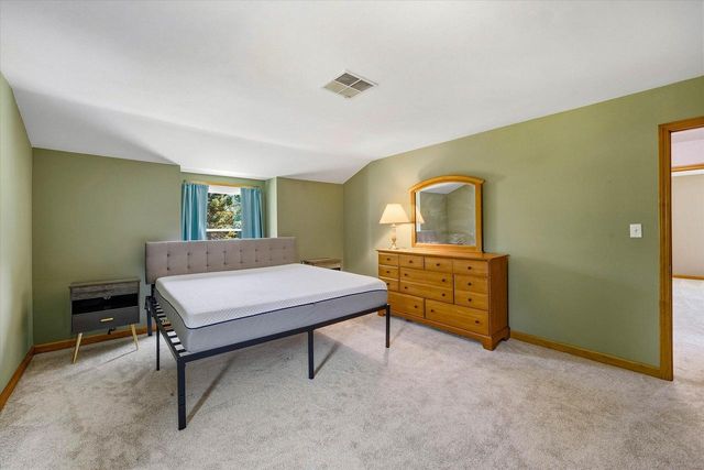 1582 Edgewater COURT, Grafton, WI 53024