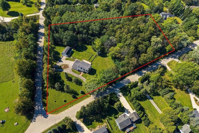 1582 Edgewater COURT, Grafton, WI 53024