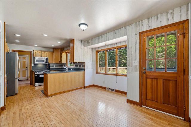 1582 Edgewater COURT, Grafton, WI 53024
