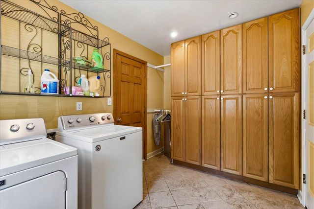 1582 Edgewater COURT, Grafton, WI 53024