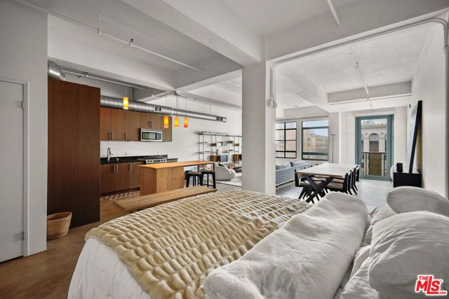 849 S Broadway 1108, Los Angeles, CA 90014